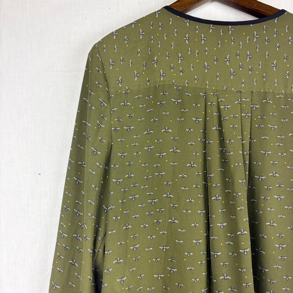 Libby Edelman Bee Print Blouse Olive Green Tassel Tie Split Neck Top Womens XL - Picture 3 of 13